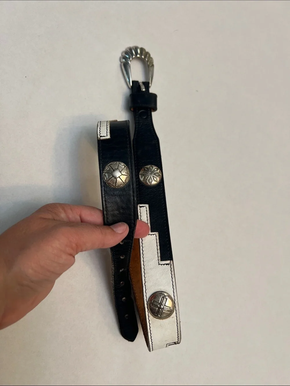 JUSTIN VINTAGE BLACK & WHITE LEATHER BELT AZTEC WITH SILVER  CONCHOS SIZE 28